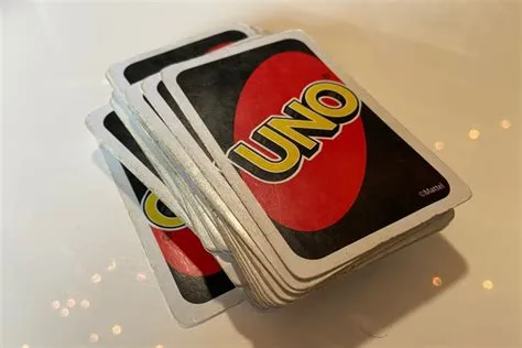 Can you stack uno cards?