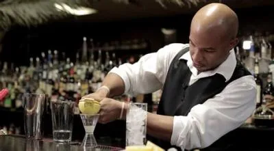 How much do you tip a bartender in vegas?