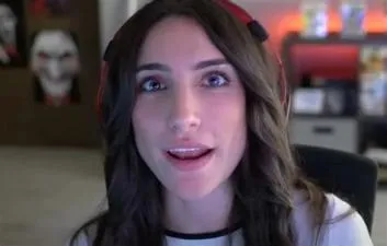 Who is the twitch streamer girl in call of duty?