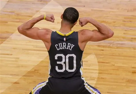 Can curry hit 4000 threes?