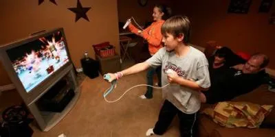 Can 3 people play wii play?