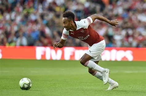 Who is faster than aubameyang?