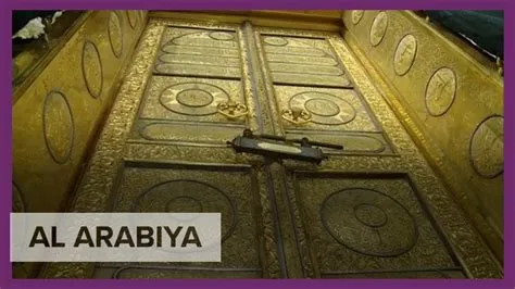 Who has keys of kaaba?