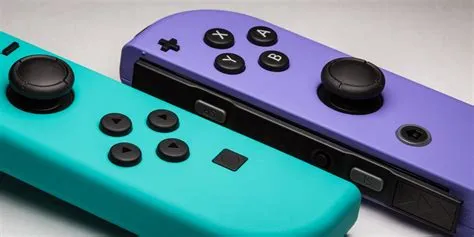 Can two people play 2 joy-cons?