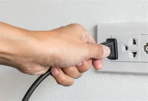 Does plugging out fridge save electricity?