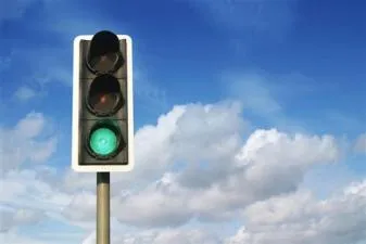 Is it illegal to stop at a green light uk?