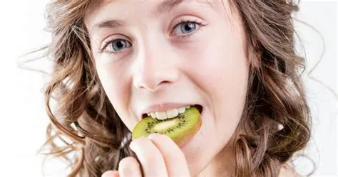 Can you eat kiwi skin?