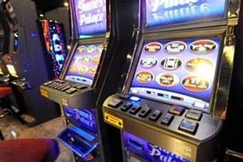 How do slot machine payouts work?