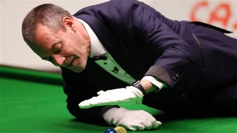 What do snooker referees get paid?