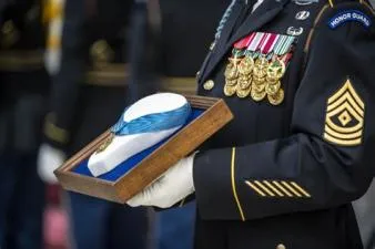 Can you wear a medal of honor?